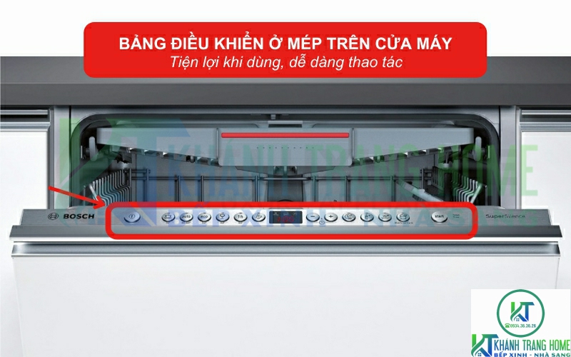 Bảng điều khiển của máy rửa chén Bosch SMV46MX03E được đặt ở mép trên cánh cửa máy